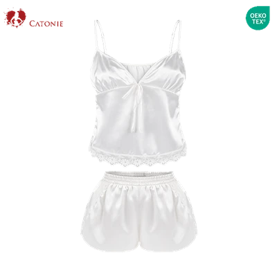 Pa fanylion y dylech roi sylw iddynt wrth brynu pyjamas ar-lein?